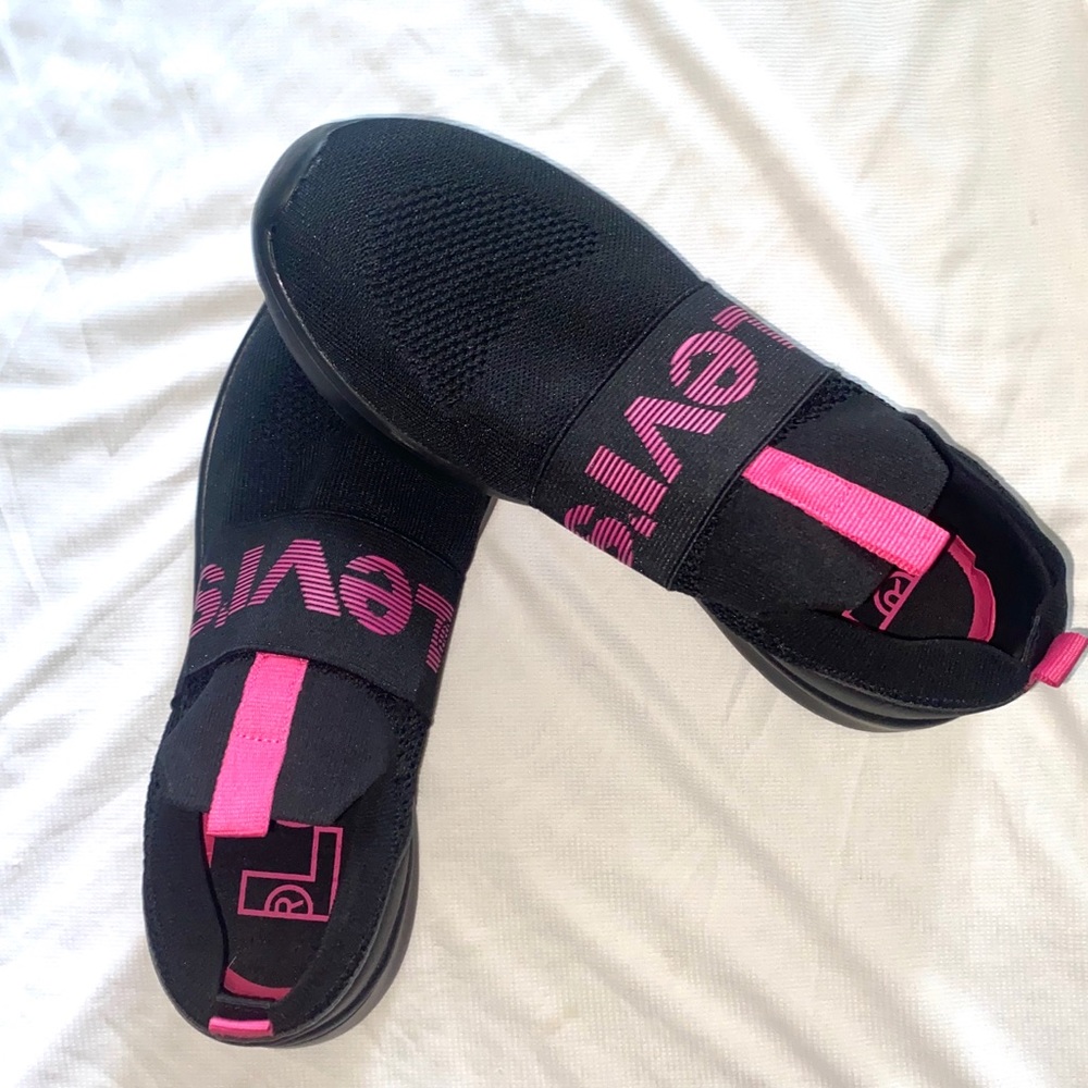 Levi’s black and pink none lace shoes size 10